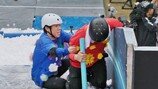 걸그룹 나왔는데… 멤버들 바지 벗기고 붙들고 난리 (런닝맨)