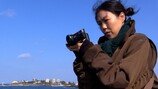 ‘혼외자 출산’ 김민희, 카메라 들고…‘눈 둘 데가 없네’