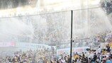 폭염에 관중 쓰러져…심각한 상황 ‘긴급회의’
