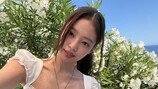 제니 노출 일상, 브라톱에 초미니 입고 과감 포즈