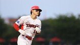 김도영, 번트 타구에 얼굴 맞아 출혈…대표팀 초비상