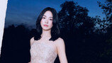 44세 송혜교, 누드톤 드레스로 시선 강탈