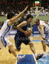 [포토] 강병현 ‘비키라고!’