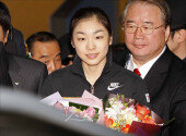 [포토] 김연아 ‘환한 미소로 금의환향’