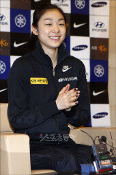[포토] 김연아, 두 손 모아 다소곳하게 인사
