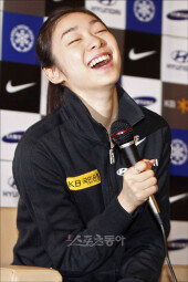 [포토] 김연아, 웃음 ‘빵’ 터졌네!