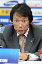 [포토] 조광래 감독 ‘한국축구의 세계화 실현할 것’