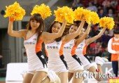 [포토] 치어리더, 아찔 쇄골-각선미 ‘신나게 흔들어~’