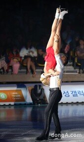 [SD포토]‘김연아 아이스쇼’ 일심동체
