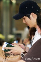 [SD포토]‘새신랑’ 기성용, 결혼 반지 눈에 띄네