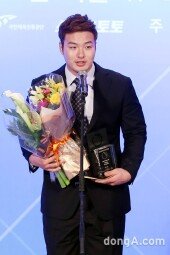 [동아포토]박병호, ‘동아스포츠대상’ 2년 연속 수상