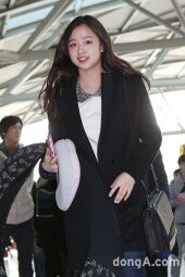 [동아포토]체조요정 손연재 ‘다섯손가락 알록달록 네일아트~’