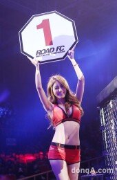 [동아포토]로드걸 박시현 ‘숨길 수 없는 볼륨감’