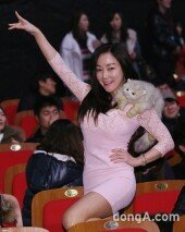 [동아포토]낸시랭 ‘볼륨감 과시한 의상으로 로드FC 관람~’