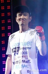 [동아포토]윤형빈 ‘주먹을 불끈 쥐고!’