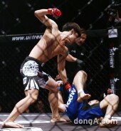 [동아포토]윤형빈 승리 ‘타카야 츠쿠다 상대로 TKO승’