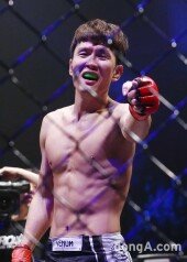 [동아포토]윤형빈 승리 세레모니 ‘국민요정 보고있나?’