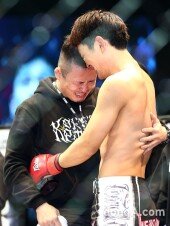 [동아포토]윤형빈 승리 ‘스승 서두원과 기쁨의 눈물 펑펑’