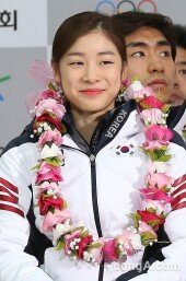 [동아포토]김연아, “연아야! 고마워~”라는 말에 미소 짓는 여왕