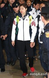 [동아포토]김연아 올포디움 달성 ‘덤덤한 표정으로 입국’