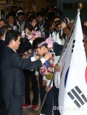 [동아포토]‘올림픽 6번 출전’ 이규혁, ‘든든한 맏형이 제일 먼저~’