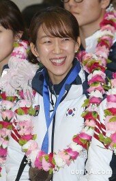 [동아포토]조해리 ‘금빛 미소로 금의환향!’