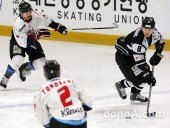 [동아포토]김원중, 공격은 저돌적으로~