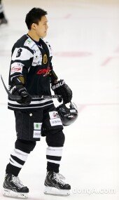 [동아포토]김원중, 오늘 경기 잘 안풀리네~