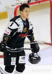 [동아포토]김원중, 카리스마 물씬~