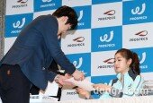 [동아포토]김연아 ‘피겨퀸의 럭키사인~’