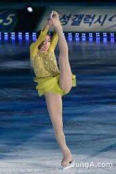 [동아포토]김연아 아이스쇼 ‘환상적인 스핀’