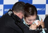 [동아포토]김연아-데이비드윌슨 ‘마지막 무대 눈물 속 포옹’