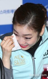 [동아포토]김연아 눈물 ‘울지 않으려고 했는데’
