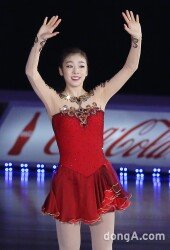 [동아포토]피겨여왕 김연아의 은반 위 마지막 인사