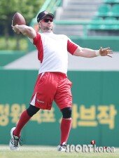 [포토] SK 스캇, ‘럭비선수 자세 나오죠?’