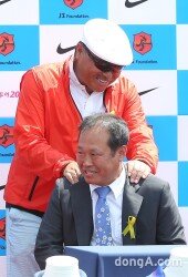 [동아포토]김흥국 ‘박지성 선수 부친도 고생 많았어요’