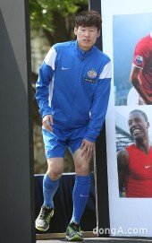 [동아포토]박지성 ‘캡틴의 손에 반짝이는 커플링~’