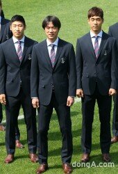 [동아포토]홍명보, 좌주영-우근호와 함께.. 즐거운 사진 촬영~