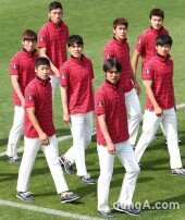 [동아포토]홍명보와 아이들, 정열의 ‘레드’