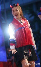 [동아포토]손예진 ‘무한도전 응원단과 신나는 응원!’