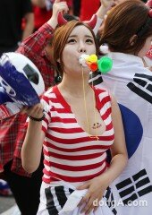 [동아포토]붉은악마, 응원도 섹시하게~