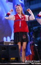 [동아포토]‘무한도전 응원단’ 손예진, 꽃미모 붉은악마!