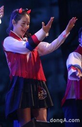 [동아포토]손예진 ‘깜찍한 율동도 완벽해!’