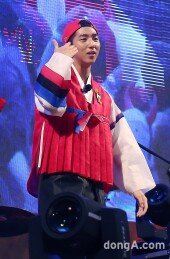 [동아포토]B1A4 바로, 응원 열기로 덥다! 더워!