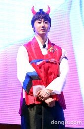 [동아포토]정일우 ‘훈훈함 가득한 붉은악마!’