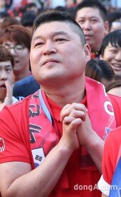 [동아포토]강호동 ‘꼭 승리합시데이~’