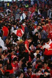 [동아포토]한국-알제리, 3점 내주고 ‘자리 뜨는 붉은악마’