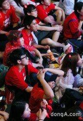 [동아포토]알제리 3점 득점 ‘망연자실한 붉은악마’