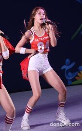 [대한민국 벨기에 포토]베스티 유지 ‘시선 싹쓸어가는 섹시댄스’