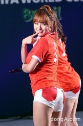 [대한민국 벨기에 포토]레인보우 김재경 ‘깜찍-섹시 다 있는 응원~’